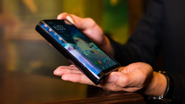 Утекшее видео показывает, каким может стать складной смартфон от Samsung