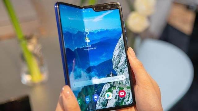 Samsung предупредила о заломах дисплея и перегревах Galaxy Fold